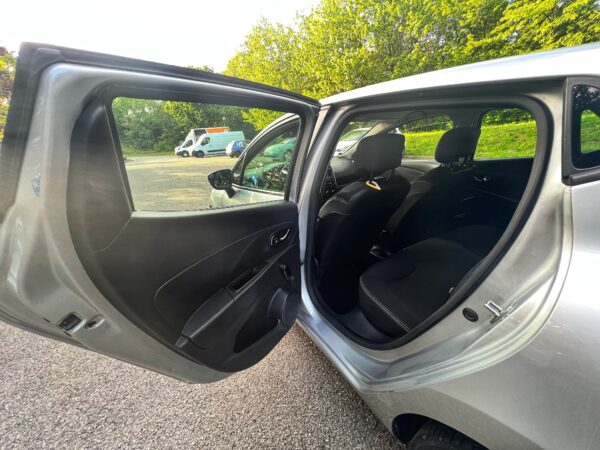 Renault Clio IV 1.5 DCi 90 Buisness Eco 2 – Image 17