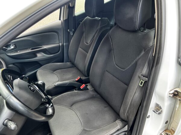 Renault Clio 1.5 dCi Business Eco2 – Image 19